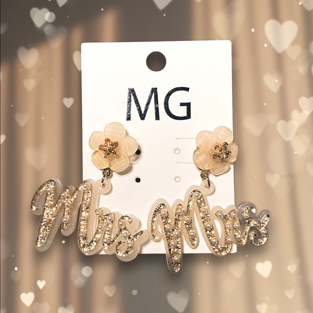 "Mrs" Bridal Drop Earrings - Pearl & Gold Glitter Acrylic Flower Jewelry